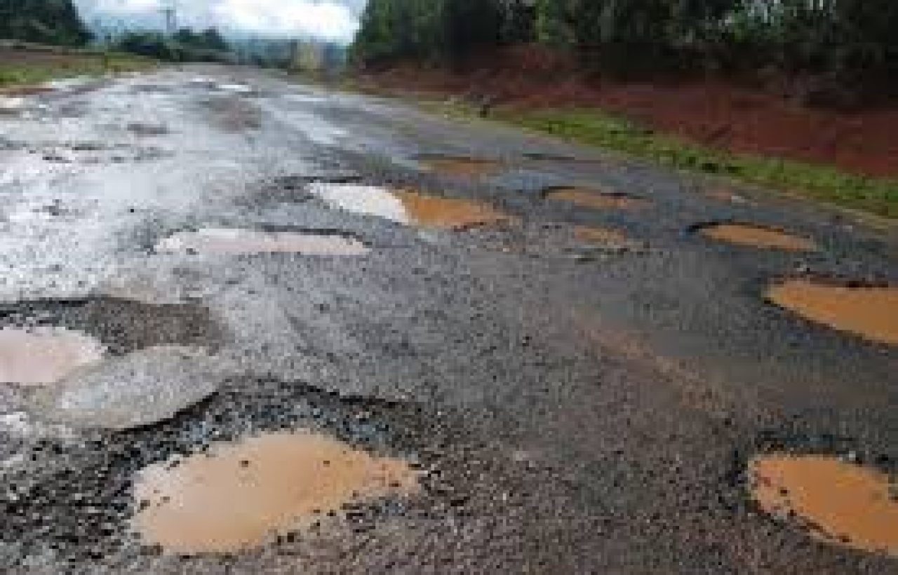 Poor Kwahu Roads: Please, Don’t Resort to Demonstration summon. Regional Minister “ – Lecturer to Kwahu Chiefs