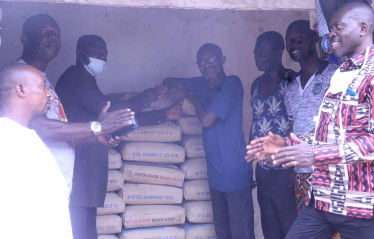 Hon.Joseph Frempong, member of Parliament for Nkawkaw Constituency donated bags of cement to Awenade Anglican Primary school