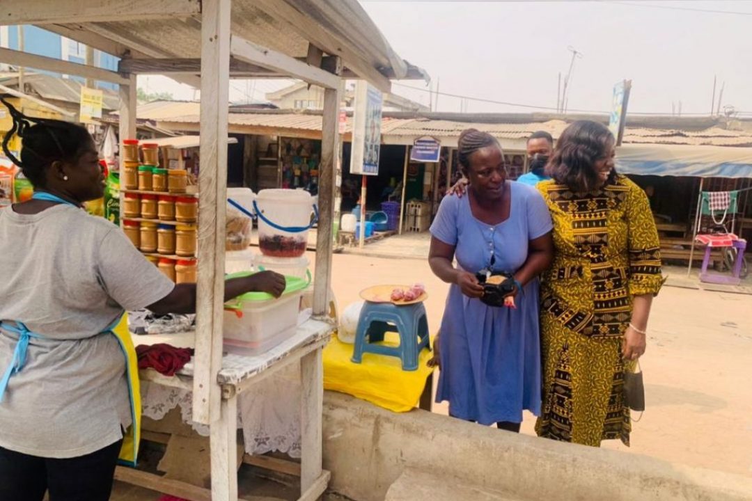 HON. SHEILA BARTELS STORMS AND INTERACT WITH TRADERS AT ODORKOR MARKET