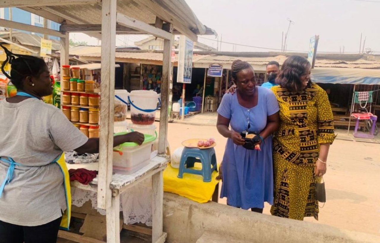 HON. SHEILA BARTELS STORMS AND INTERACT WITH TRADERS AT ODORKOR MARKET