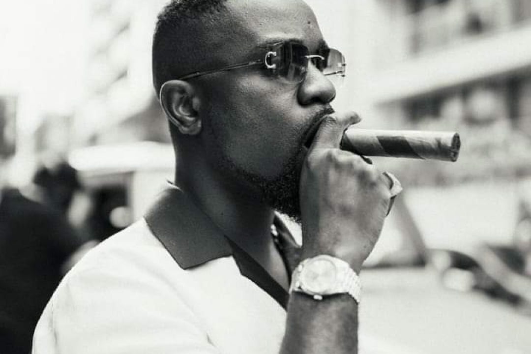 Fans Plead With Sarkodie To Quit Smoking Over Health Concerns