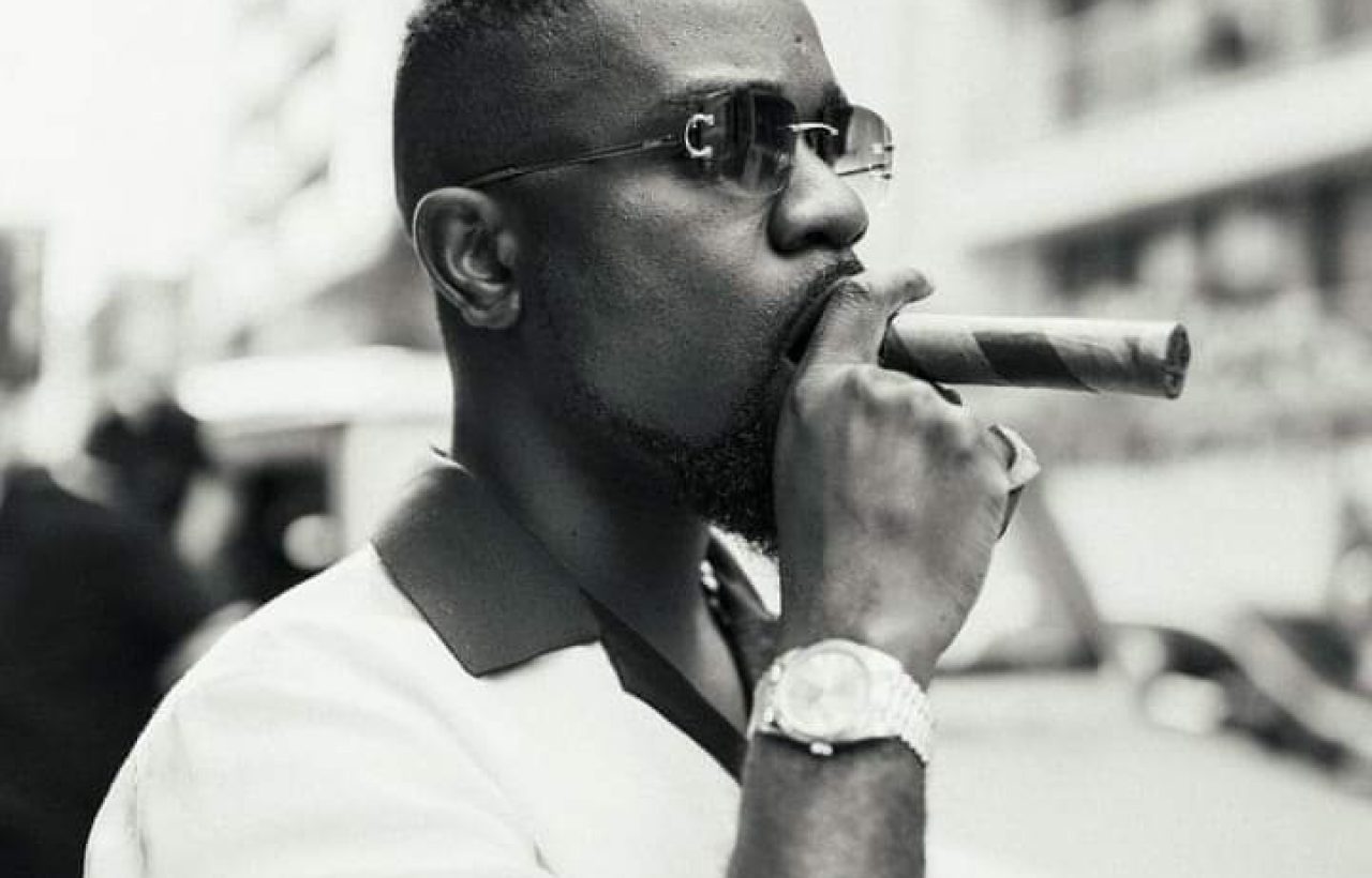 Fans Plead With Sarkodie To Quit Smoking Over Health Concerns